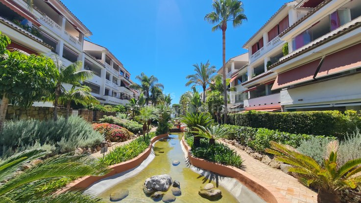 Frontline beach flat in the Golden Mile - Apartment for sale in Las Cañas Beach, Marbella Golden Mile