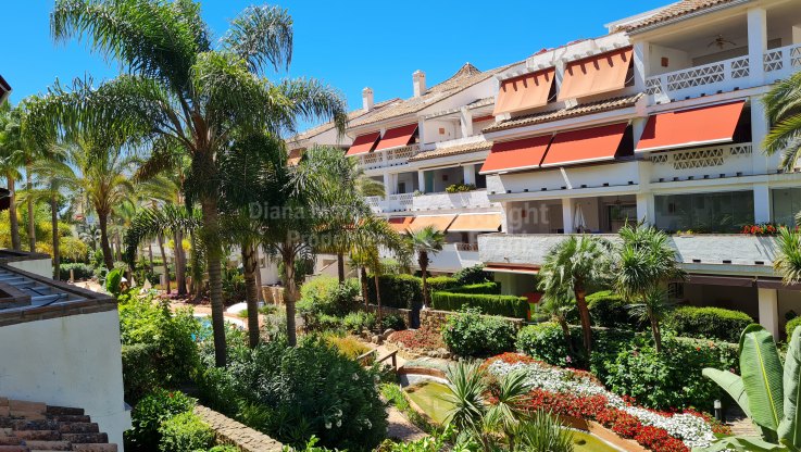 Frontline beach flat in the Golden Mile - Apartment for sale in Las Cañas Beach, Marbella Golden Mile