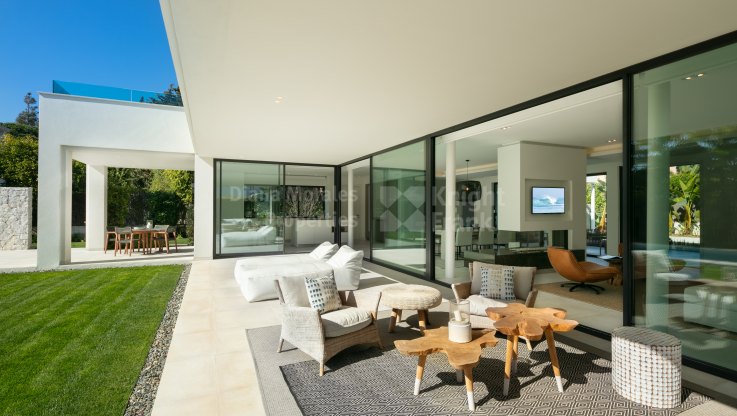 Villa mit moderner Architektur in Casasola, in Gehweite zum Strand. - Villa zum Verkauf in Casasola, Estepona
