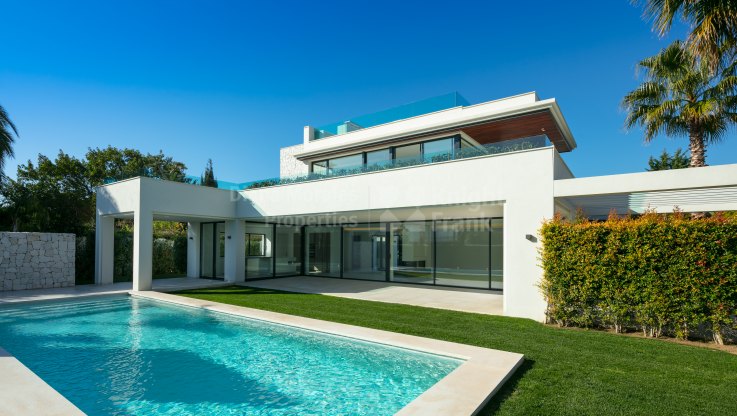 Villa mit moderner Architektur in Casasola, in Gehweite zum Strand. - Villa zum Verkauf in Casasola, Estepona