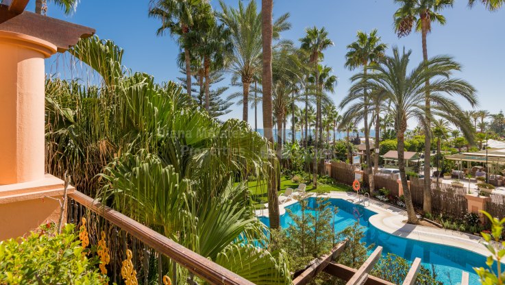 Wonderful seafront garden duplex - Ground Floor Duplex for sale in Casa Nova, Marbella - Puerto Banus