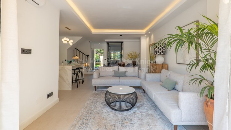 Recently refurbished semi-detached villa in a privileged area close to the beach - Town House for sale in Marbella - Puerto Banus