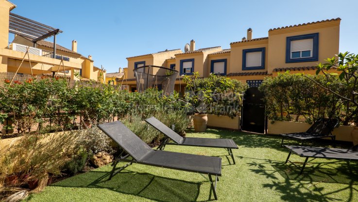 Marbella - Puerto Banus, Recently refurbished semi-detached villa in a privileged area close to the beach