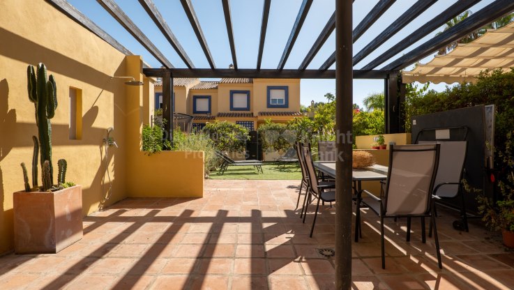 Recently refurbished semi-detached villa in a privileged area close to the beach - Town House for sale in Marbella - Puerto Banus