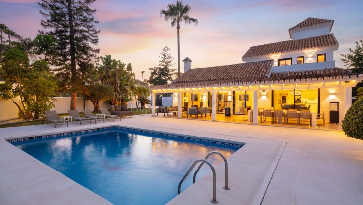Villa en segunda linea de golf - Villa en venta en Parcelas del Golf, Nueva Andalucia