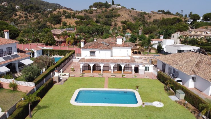 Marbella city, Family villa with great plot in Marbella town for sale