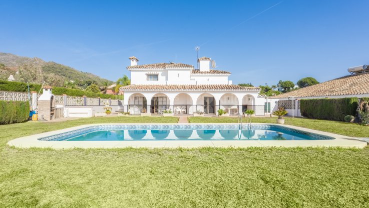 Villa familiale avec grand terrain à Marbella
