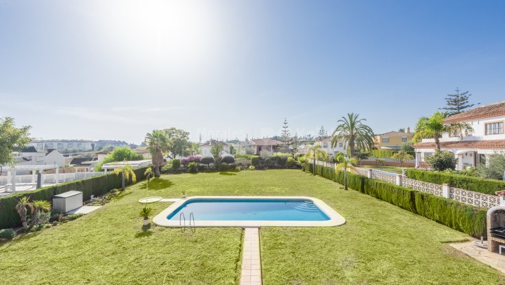 Villa familiar con gran parcela en Marbella en venta - Villa en venta en Marbella ciudad