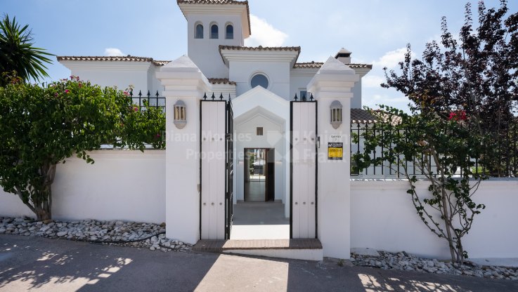 Villa parcialmente reformada en Haza del Conde - Villa en venta en Haza del Conde, Nueva Andalucia