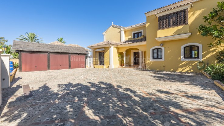 Villa in a gated community of Puerto del Almendro - Villa for sale in Puerto del Almendro, Benahavis