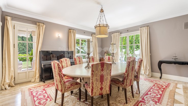 Charming family house in a prestigious location - Villa for sale in La Carolina, Marbella Golden Mile