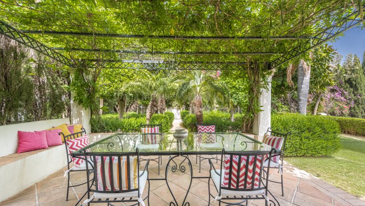 Encantadora casa familiar en una prestigiosa ubicación - Villa en venta en La Carolina, Marbella Milla de Oro