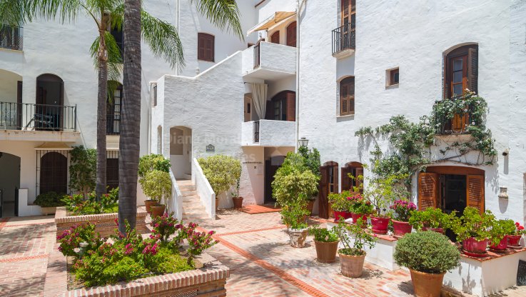 Очаровательная квартира рядом с отелем Puente Romano - Апартамент на продажу в Señorio de Marbella, Золотая Миля
