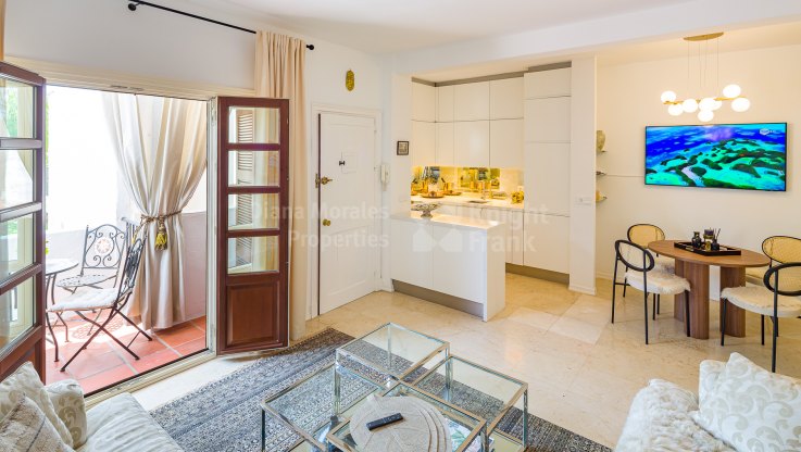 Очаровательная квартира рядом с отелем Puente Romano - Апартамент на продажу в Señorio de Marbella, Золотая Миля