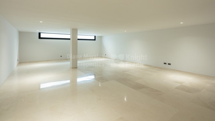 Modern villa in Nueva Andalucia - Villa for sale in Nueva Andalucia