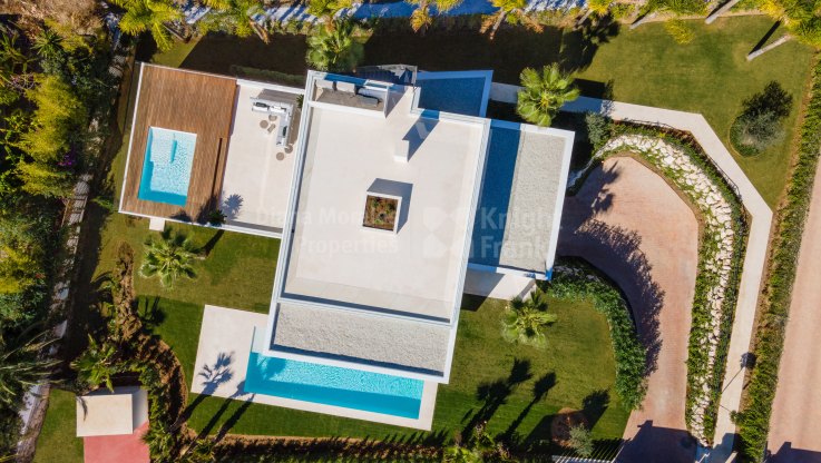 Modern villa in Nueva Andalucia - Villa for sale in Nueva Andalucia