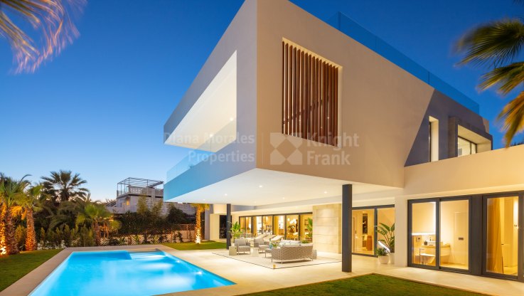 Moderne Villa in Nueva Andalusien - Villa zum Verkauf in Nueva Andalucia