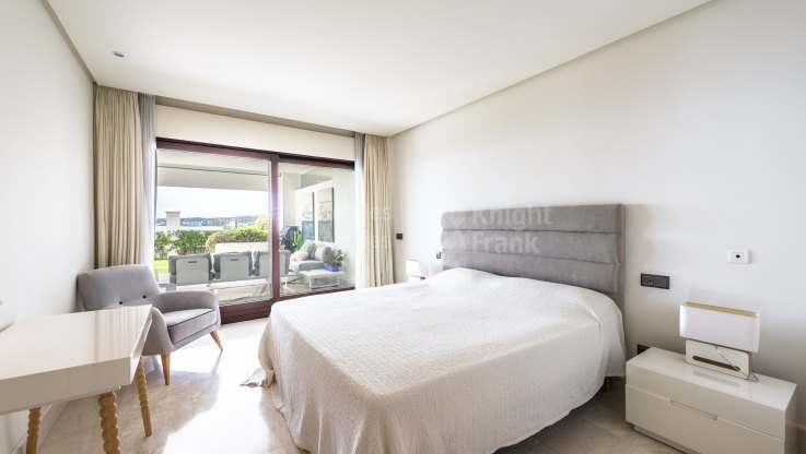 Apartamento en venta en planta baja con vistas al mar - Apartamento Planta Baja en venta en Doncella Beach, Estepona