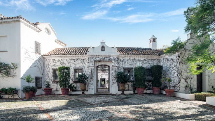 Stunning villa for sale in El Madroñal - Villa for sale in El Madroñal, Benahavis