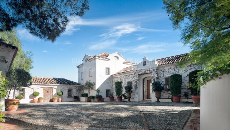 Simplemente Fantástica - Villa en venta en El Madroñal, Benahavis