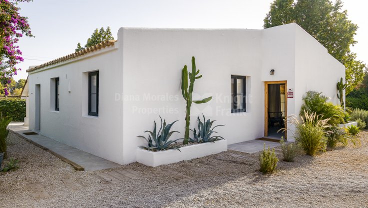 Casa de estilo ibicenco en Guadalmina Alta - Villa en venta en Guadalmina Alta, San Pedro de Alcantara