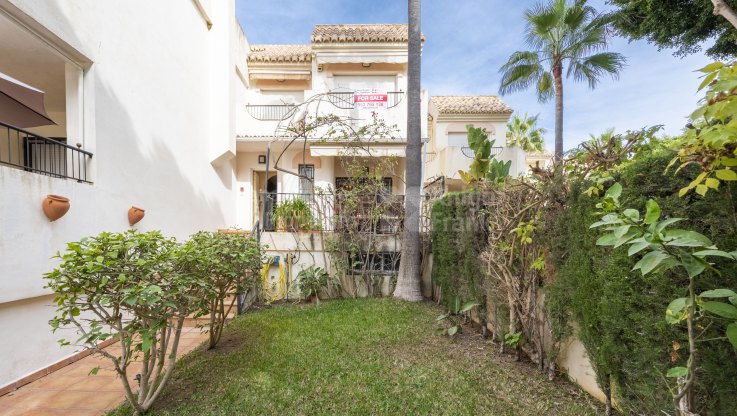 Casa familiar en la playa - Adosado en venta en Marbella Este