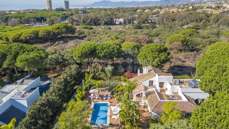 Villa mit großem Potenzial zu verkaufen In Hacienda Las Chapas - Villa zum Verkauf in Hacienda las Chapas, Marbella Ost