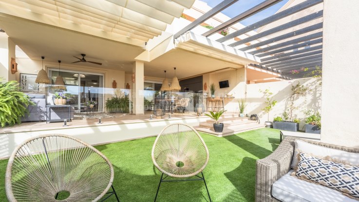Apartamento dentro de una comunidad prestigiosa y segura - Apartamento Planta Baja en venta en Albatross Hill, Nueva Andalucia