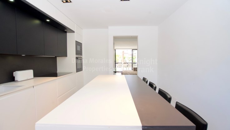 Bright flat in complex in front of the sea - Apartment for sale in Marina de Puente Romano, Marbella Golden Mile