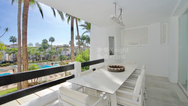 Helle Wohnung in Anlage direkt am Meer - Wohnung zum Verkauf in Marina de Puente Romano, Marbella Goldene Meile