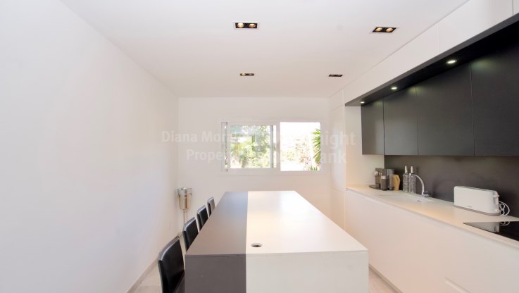Appartement lumineux dans un complexe en front de mer - Appartement à vendre à Marina de Puente Romano, Marbella Golden Mile