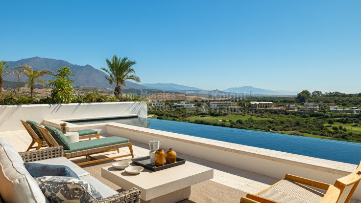 Modern villa in complex with 24 hours security and panoramic views - Villa for sale in Finca Cortesin, Casares