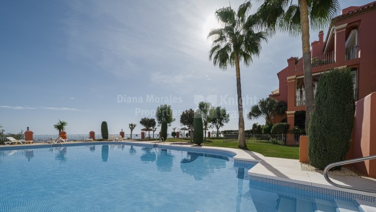 Penthouse with panoramic sea views - Duplex Penthouse for sale in Monte Halcones, Benahavis
