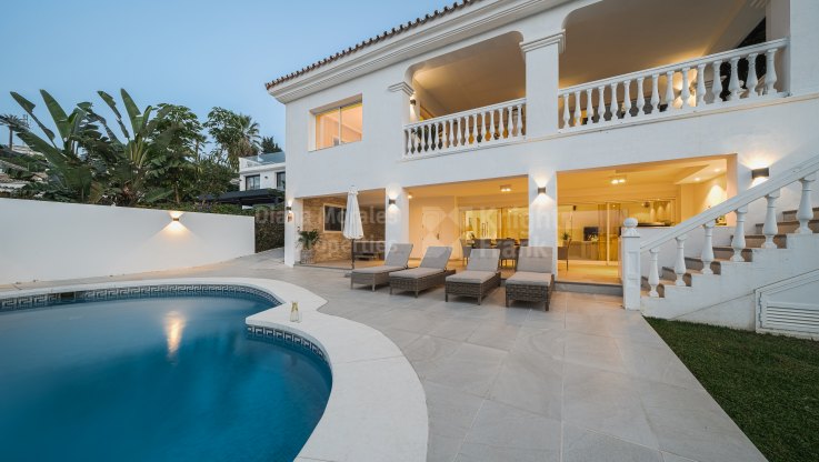 Einfamilienhaus in Nueva Andalucía - Villa zum Verkauf in Nueva Andalucia