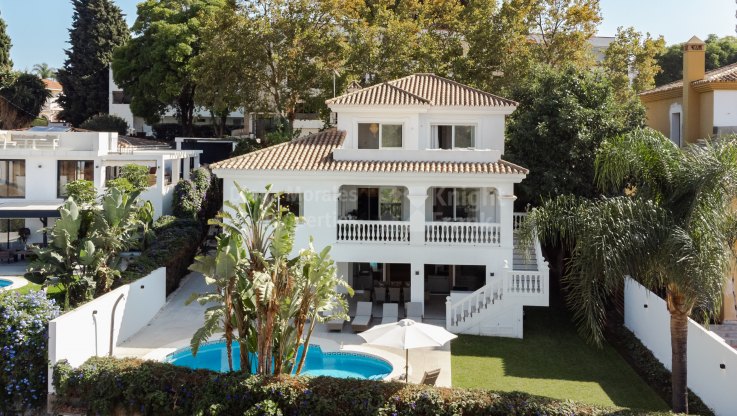 Family house in Nueva Andalucía - Villa for sale in Nueva Andalucia