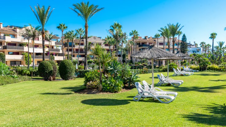 Unglaubliche Wohnung in einer Luxusanlage direkt am Meer - Wohnung zum Verkauf in Costalita del Mar, Estepona