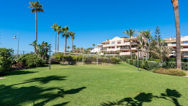 Increíble apartamento en complejo de lujo frente al mar - Apartamento en venta en Costalita del Mar, Estepona