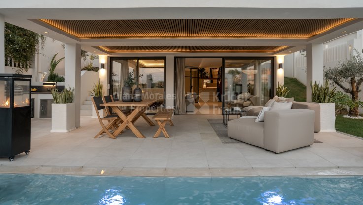 Villa en Nueva Andalucía con vistas a la montaña y el mar - Villa en venta en Nueva Andalucia