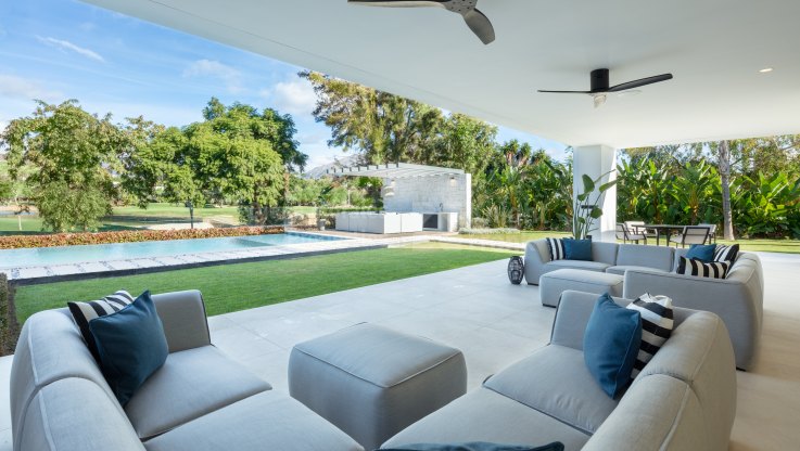 Villa de diseño contemporáneo en primera linea de golf - Villa en venta en Las Brisas, Nueva Andalucia