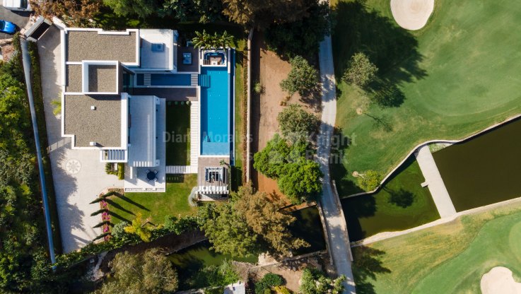 Villa de diseño contemporáneo en primera linea de golf - Villa en venta en Las Brisas, Nueva Andalucia