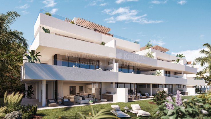 Apartamento de 4 dormitorios en planta baja con vistas al mar - Apartamento Planta Baja en venta en Estepona