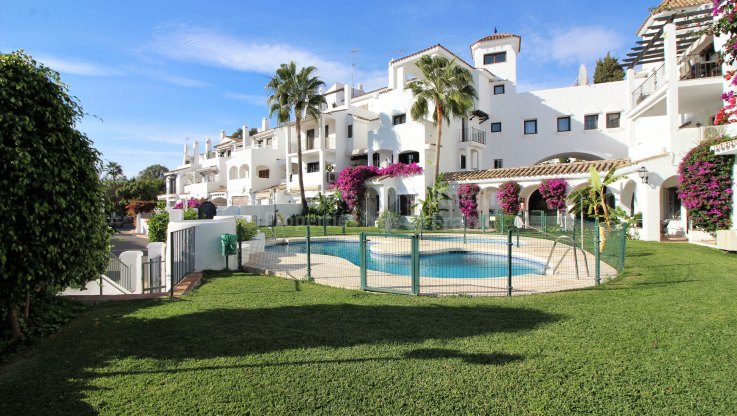 Approximately 350m from the beach of Puerto Banus - Ground Floor Apartment for sale in Villa Marina, Marbella - Puerto Banus