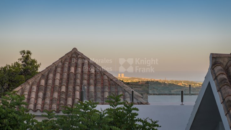 Современная вилла с панорамным видом на море, впечатляющими восходами и закатами. - Вилла на продажу в Los Altos de los Monteros, Восточная Марбелья