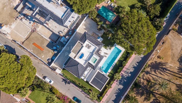 Villa moderna a estrenar en segunda linea de playa - Villa en venta en Cortijo Blanco, San Pedro de Alcantara