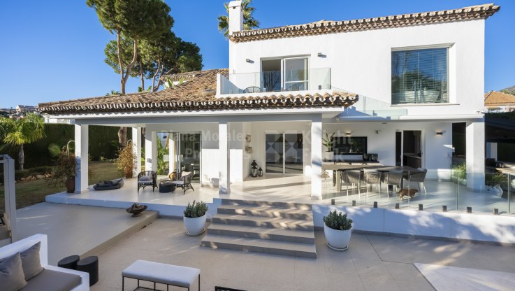 Haus in eingezäunter Urbanisation in der Nähe des Golfplatzes - Villa zum Verkauf in Marbella Country Club, Nueva Andalucia