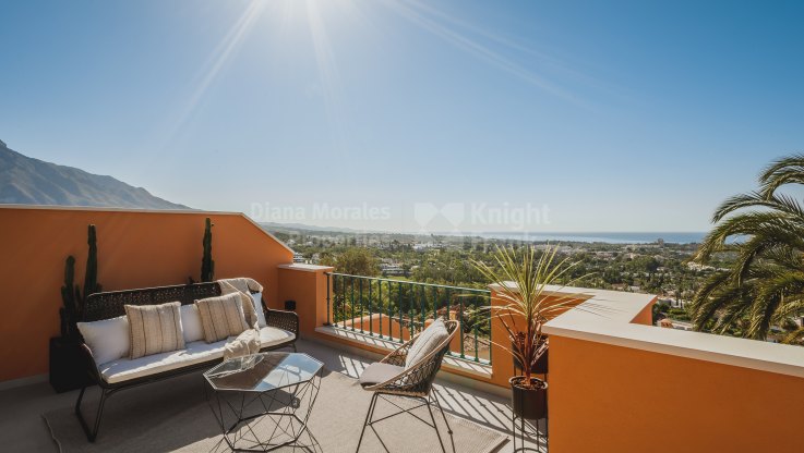 Wonderful duplex penthouse with sea views - Duplex Penthouse for sale in Les Belvederes, Nueva Andalucia