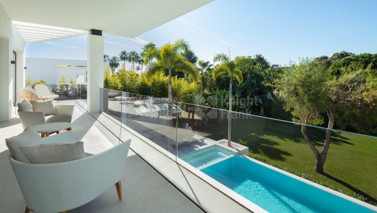 Villa entièrement rénovée dans la vallée du golf - Villa à vendre à Aloha, Nueva Andalucia