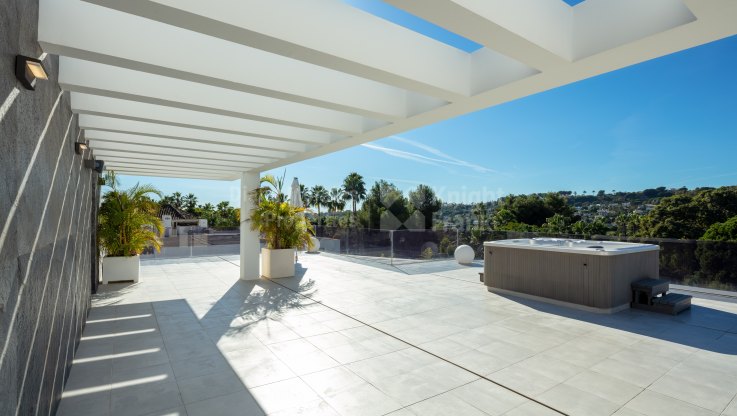 Completely refurbished villa in the Golf Valley - Villa for sale in Aloha, Nueva Andalucia