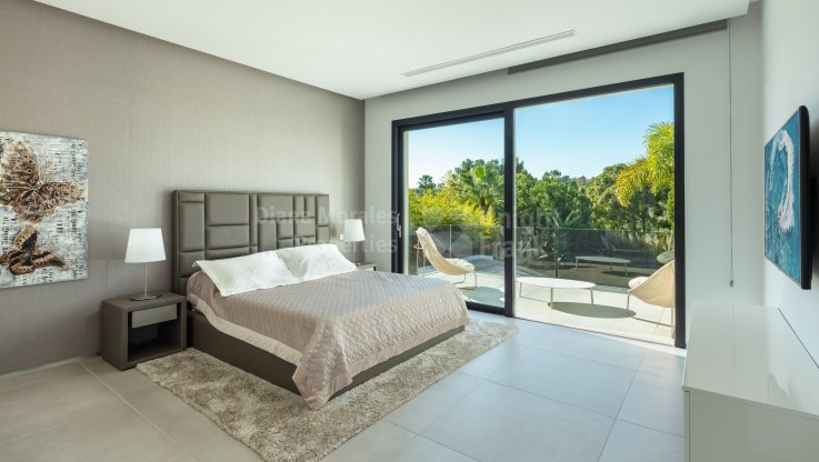 Villa entièrement rénovée dans la vallée du golf - Villa à vendre à Aloha, Nueva Andalucia