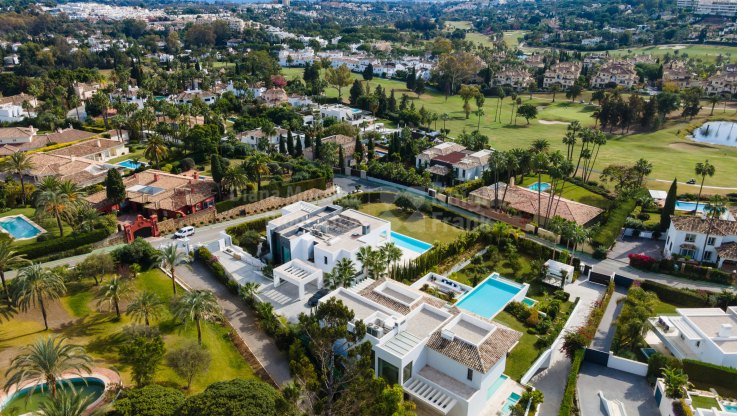 Magnifique villa dans une communauté fermée - Villa à vendre à La Cerquilla, Nueva Andalucia